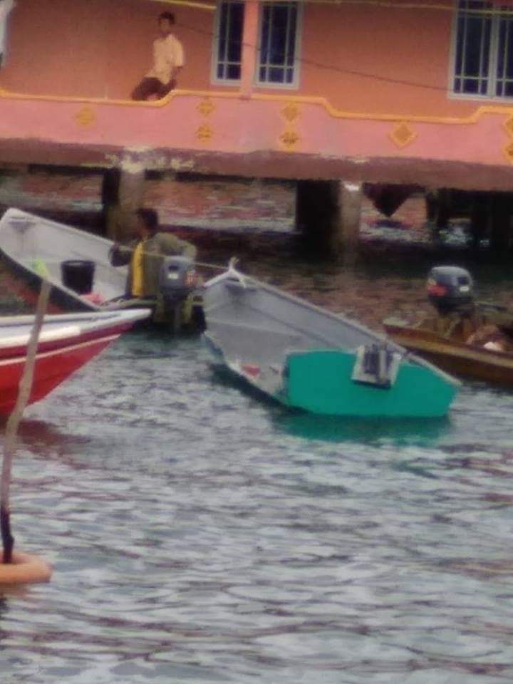 Kondisi perahu korban setelah di tabrak Marine Police Singapura (potretriau.com)